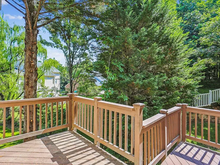 8931 Falls Farm Dr — Photo 43