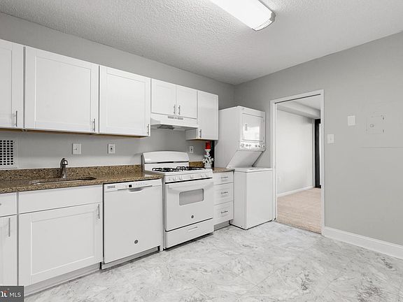 3rd image of 3701 S George Mason Dr Unit 313N