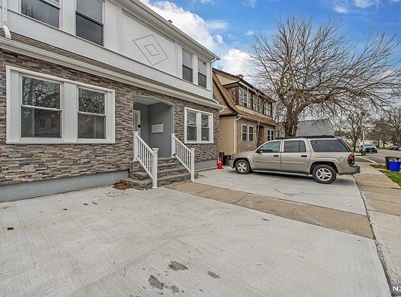 3rd image of 319 Glenwood Ave #1L