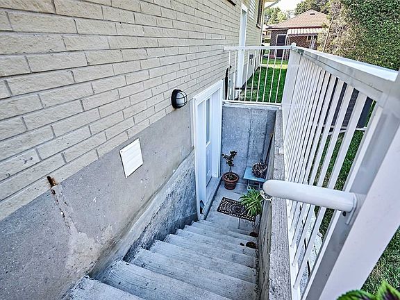 2nd image of 837 Glenrush St #Basement