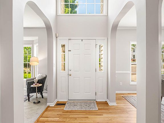4th image of 102 Adrians Pl