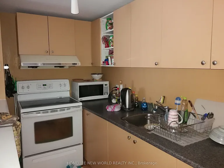 325 Jarvis St #33 — Photo 7