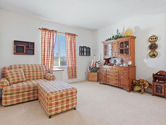 5th image of 33012 Regina Dr