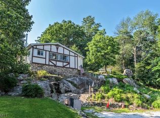 266 Hudson Ave, Hopatcong, NJ 07843