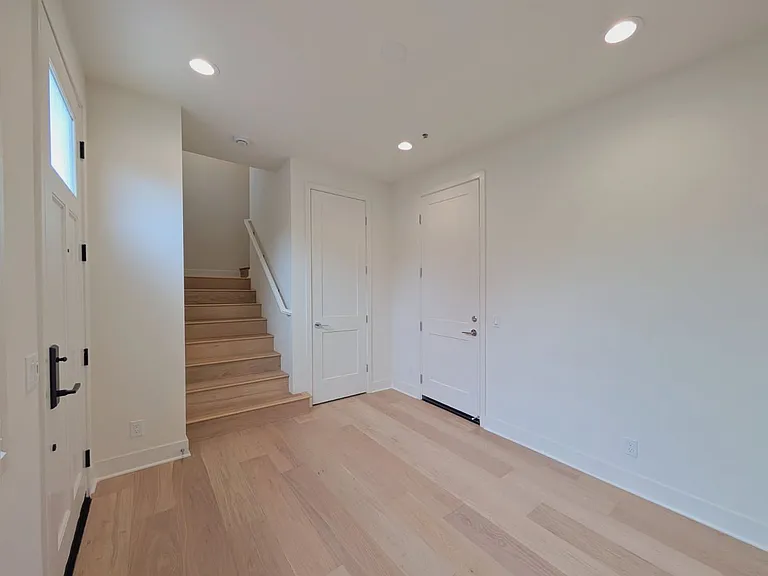 19071 Main St #105 — Photo 3