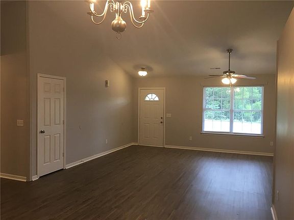 5th image of 104 Goldfinch Ct