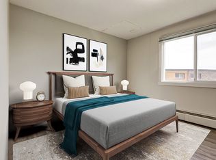 3901 50a Ave #5, Red Deer, AB T4N4E5