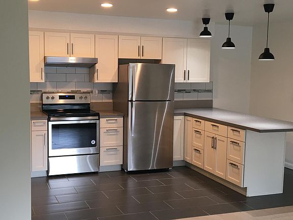 3rd image of 119 Franklin St #15