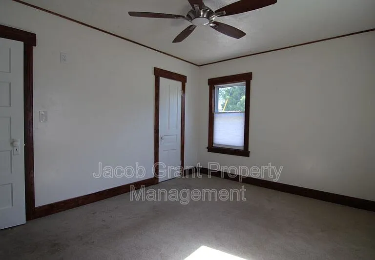 380 Hill St — Photo 7