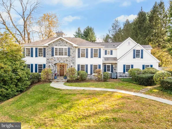 2430 White Horse Rd, Berwyn, PA 19312