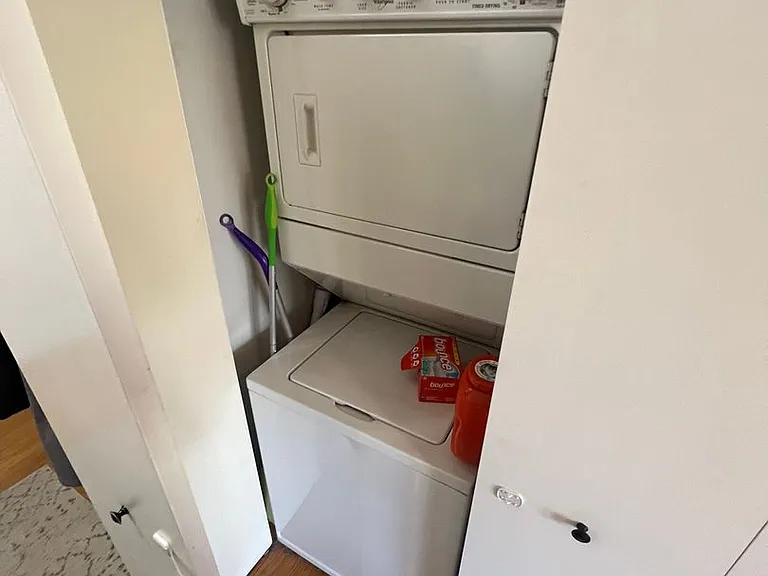 650 W Wellington Ave — Photo 38