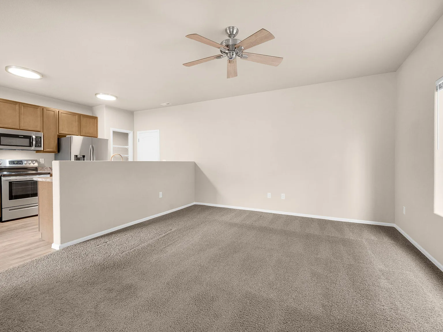 3 bed, 2.5 bath, 2068 sqft, $2,295 — Photo 4