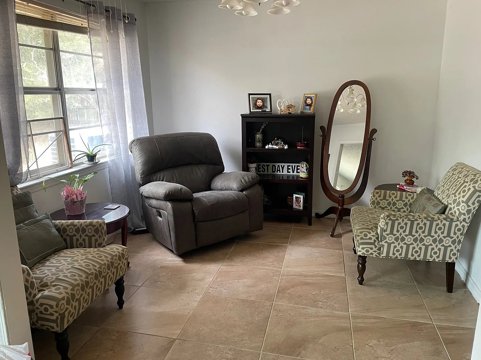 3 bed, 1406 sqft, $500 — Photo 4