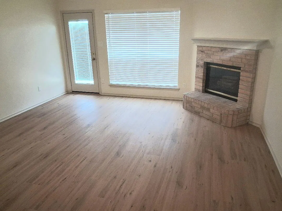 5 bed, 1912 sqft, $2,195 — Photo 4