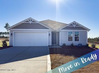2107 Roadster Pony Ln, Hope Mills, NC 28348