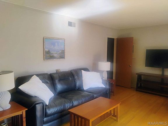 4th image of 1127 Rosedale Dr