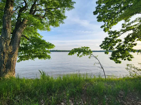 11156 N Shore Dr, Lake, MI 48632