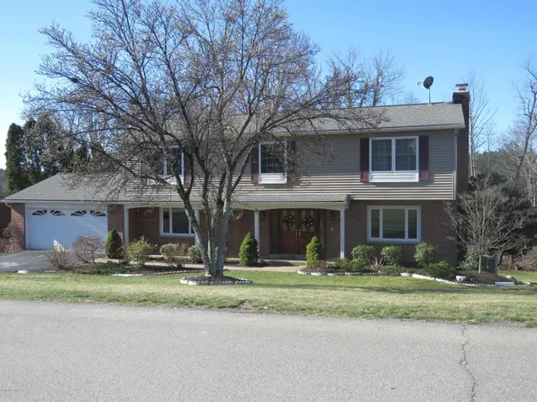 41 Dorchester Dr, Dallas, PA 18612