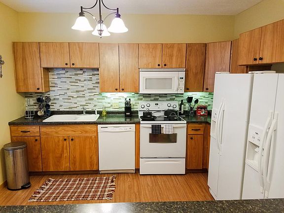 2nd image of 1315 8th St SE #301
