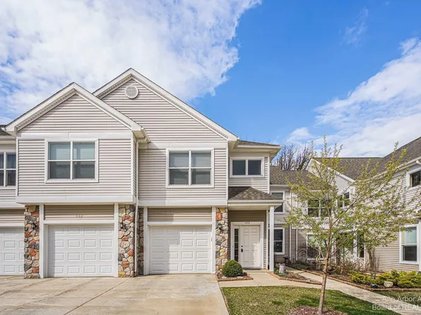 615 Pebblestone Ln, Chelsea, MI 48118