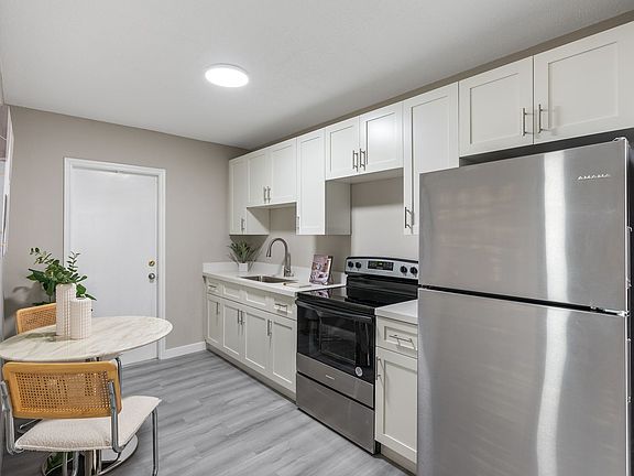 5th image of 500 SE 22nd St APT 7