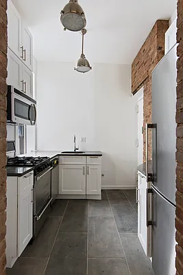 Rented by Weinstein Realty Group | media 7