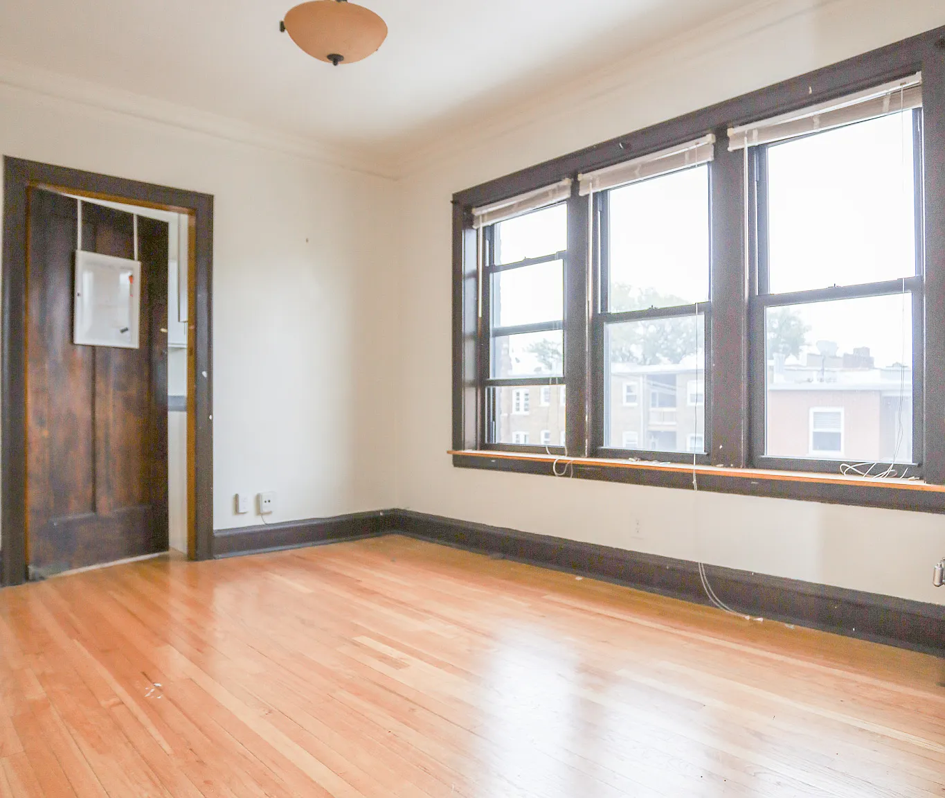 1 bed, 975 sqft, $1,800 — Photo 3