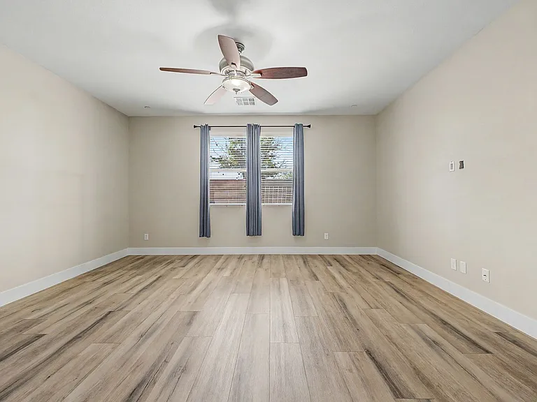3777 Toscanella Ave — Photo 17