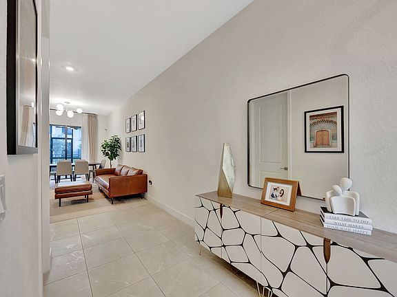 Foyer interior entry