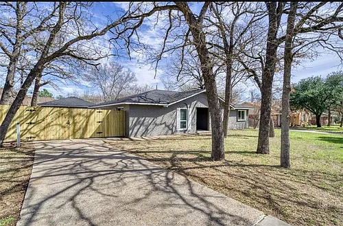 1115 Merry Oaks Dr Photo 1