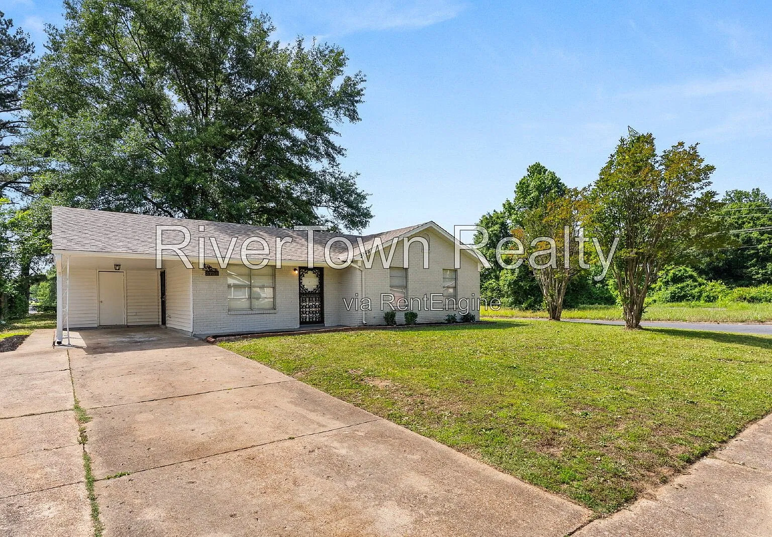 3 bed, 1.0 bath, 899 sqft, $1,195 — Photo 2