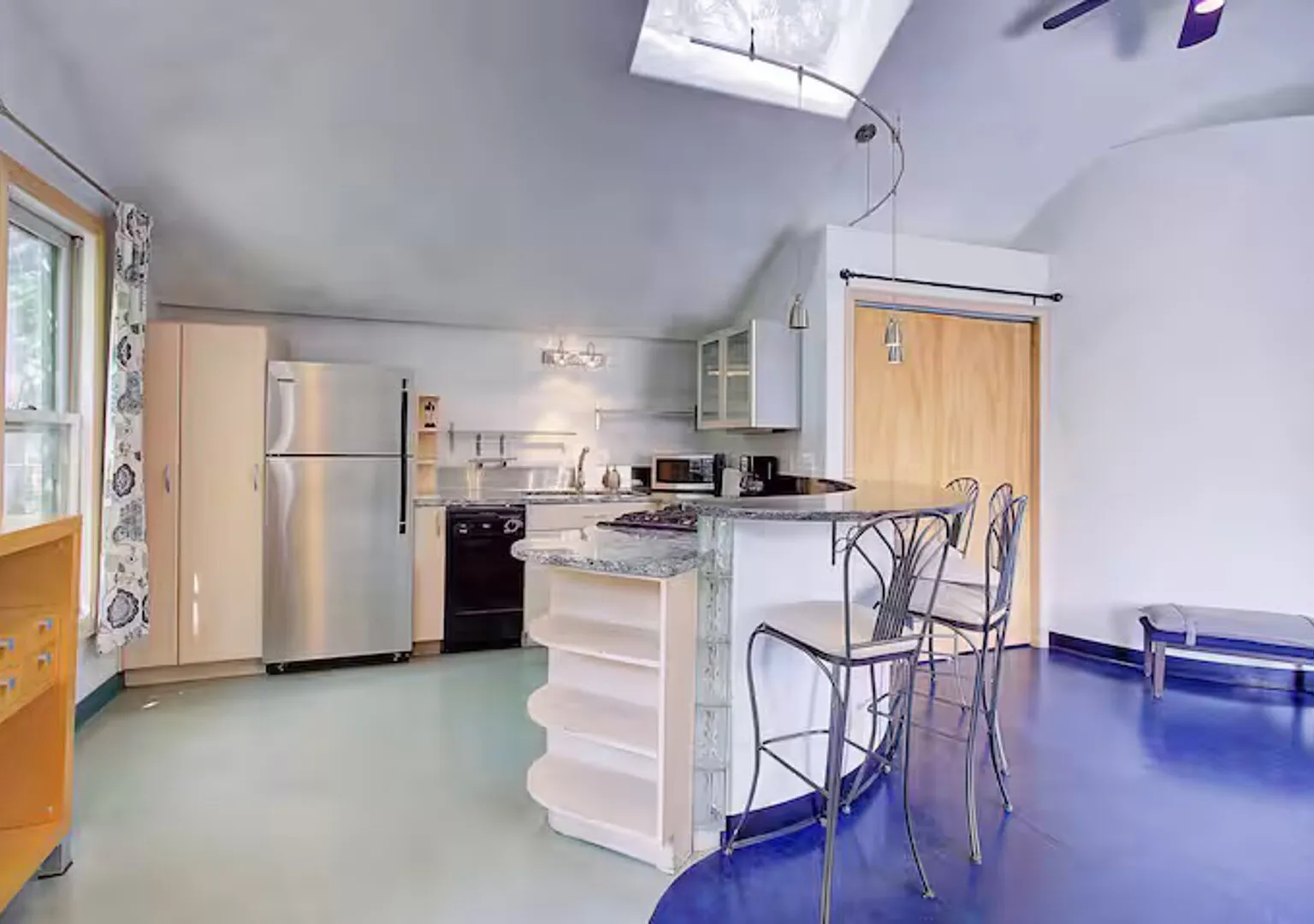 Unique Carriage House apartment — Photo 3