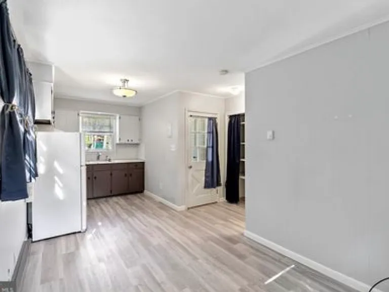 25 Glenwood Ave #B — Photo 5