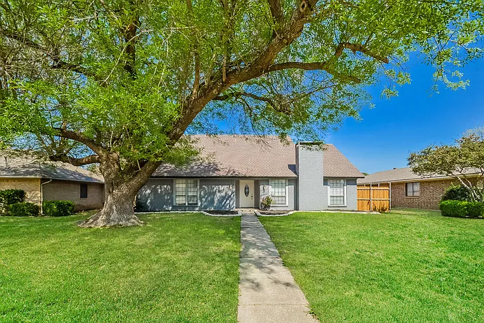 4 bed, 2.5 bath, 2194 sqft, $2,900 — Photo 1