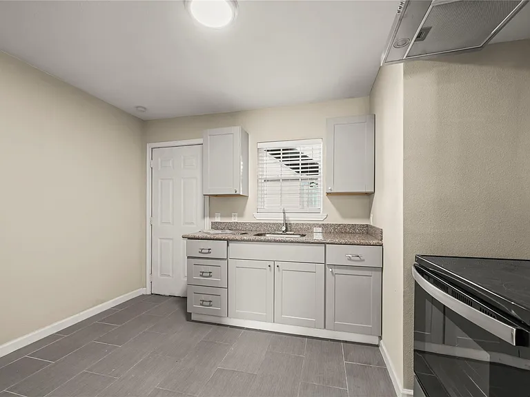 2803 Cleburne St #3 — Photo 4