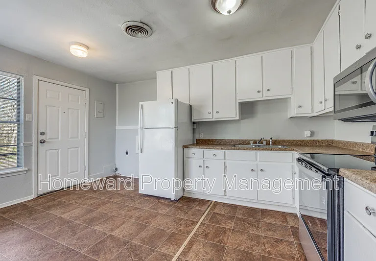 7 Pershing Dr #A — Photo 1