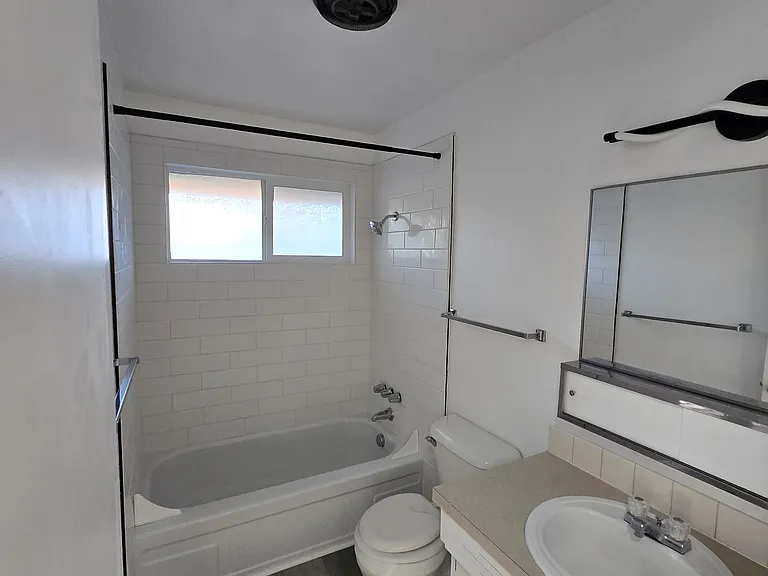 2815 E 6th St #1A — Photo 9