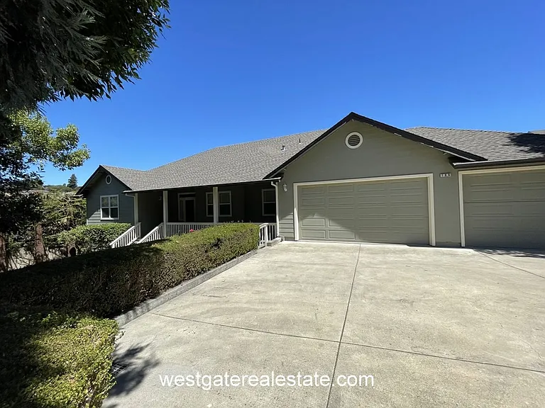 786 El Paseo Dr — Photo 13