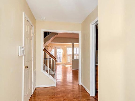 3rd image of 307 Falkirk Ct