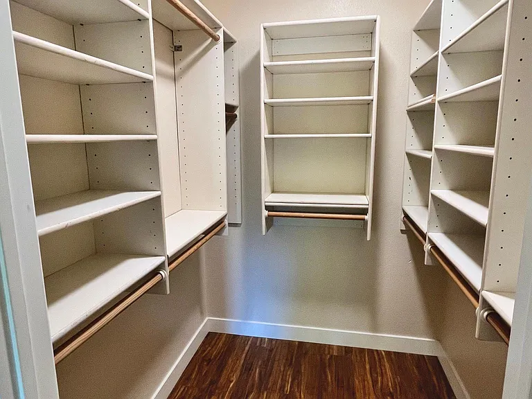 7130 Woodlake Ave #G — Photo 11
