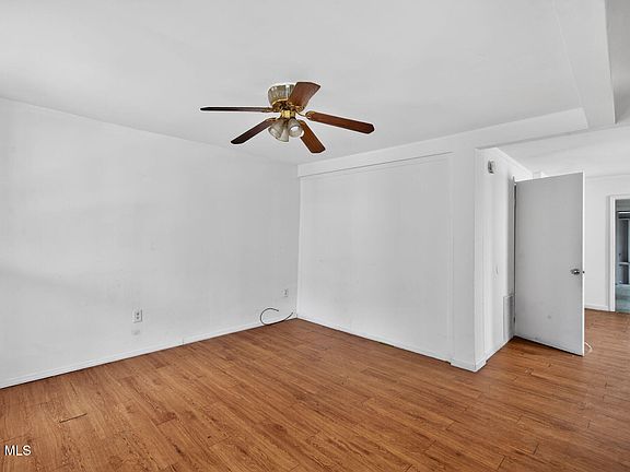 4th image of 1325 6th Avenue