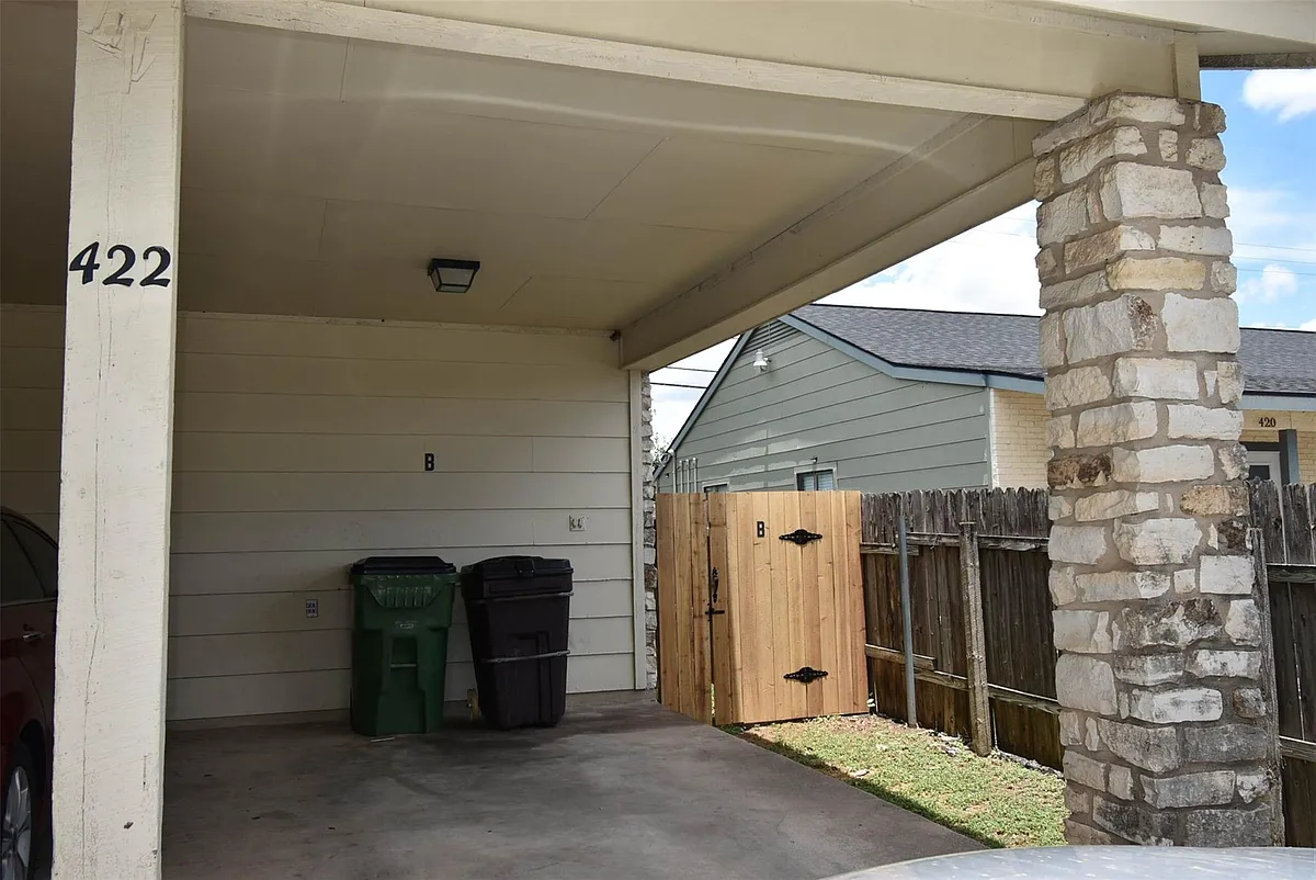 Building Photo - 422 Chisholm Valley Dr #B