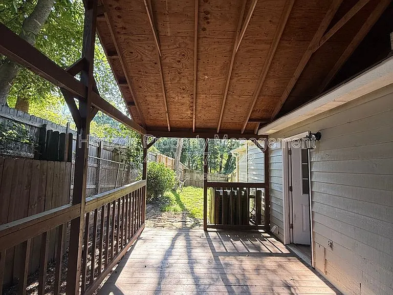 1670 Lakeside Trl — Photo 10