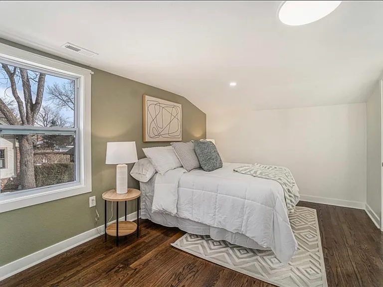 7423 State Line Rd — Photo 12