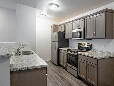 2BR, 2BA - 1075SF