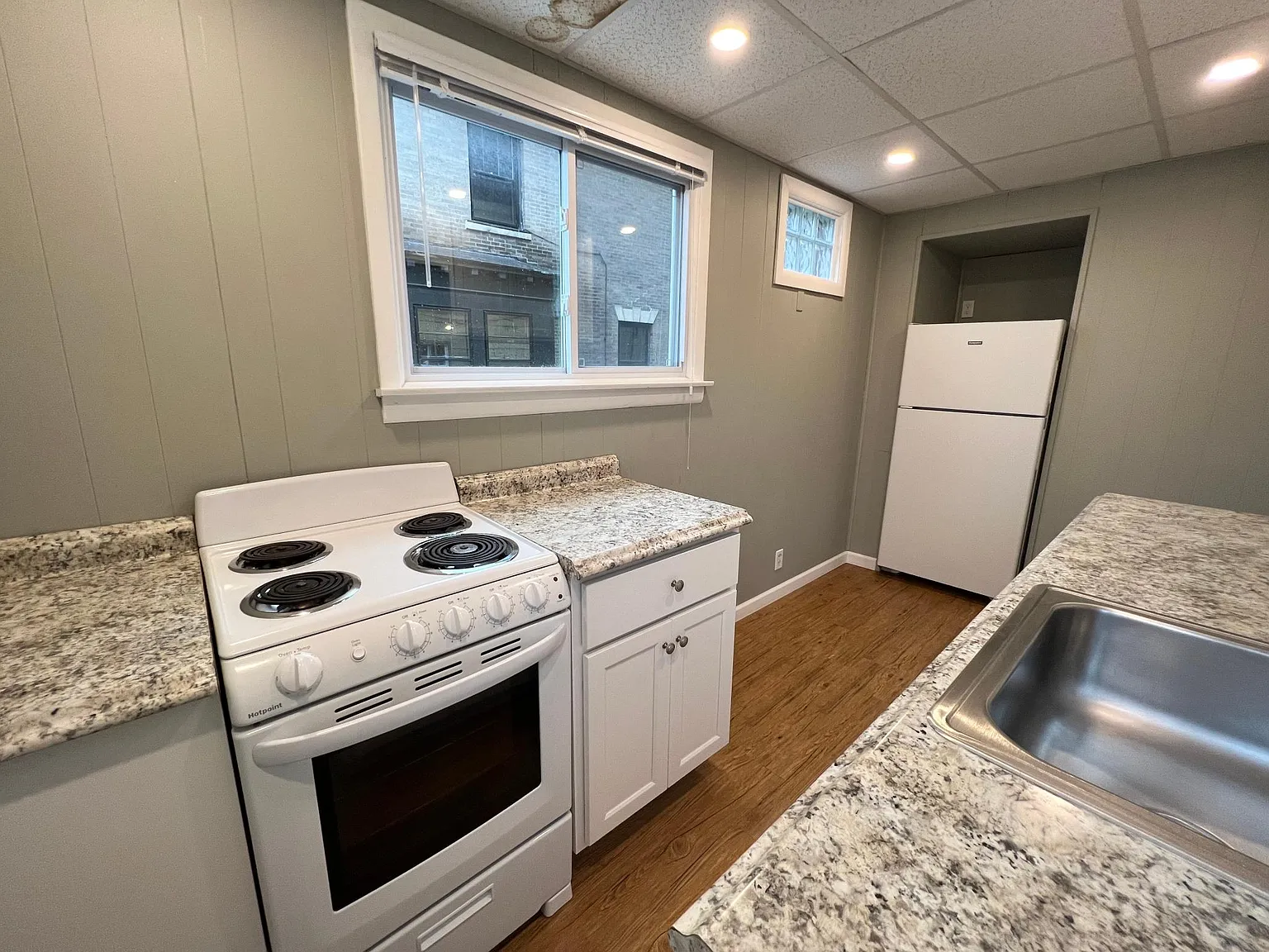 1 bed, 1000 sqft, $1,150 — Photo 3