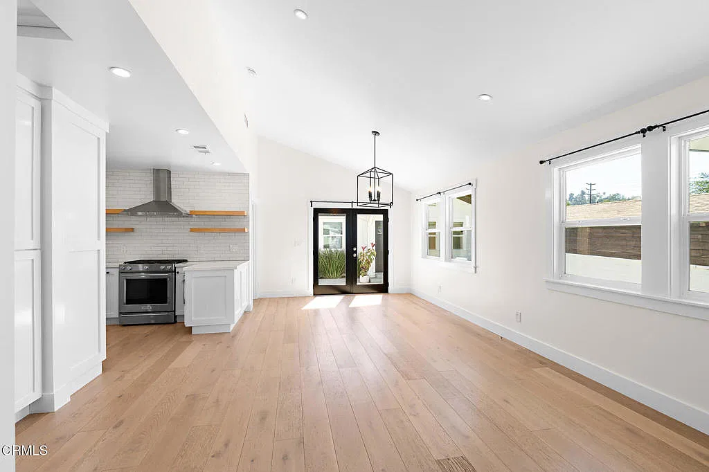 2 bed, 2.0 bath, 700 sqft, $3,800 — Photo 4