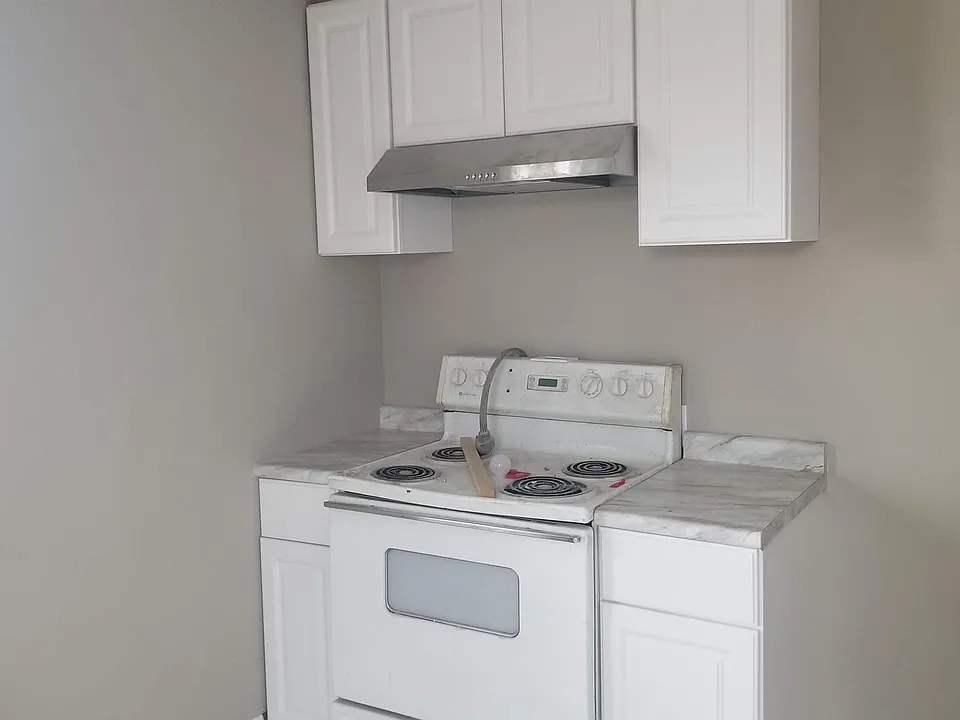 Eat-in Kitchen 2