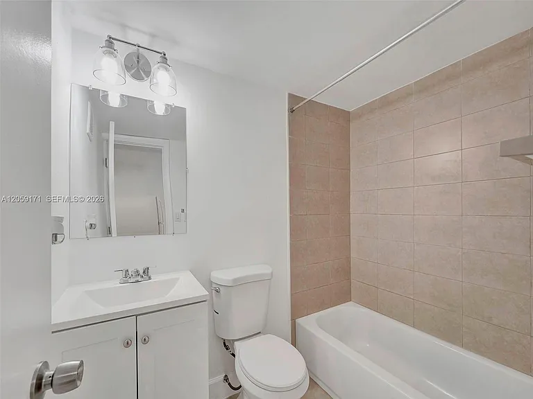 14190 W Dixie Hwy #1 — Photo 14