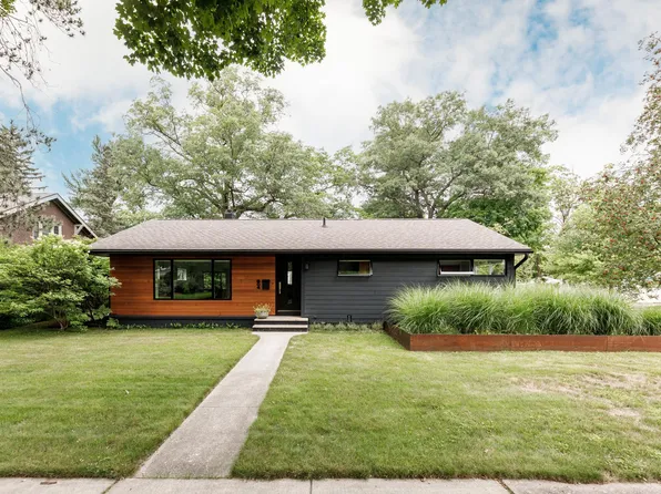 604 6th St, Traverse City, MI 49684